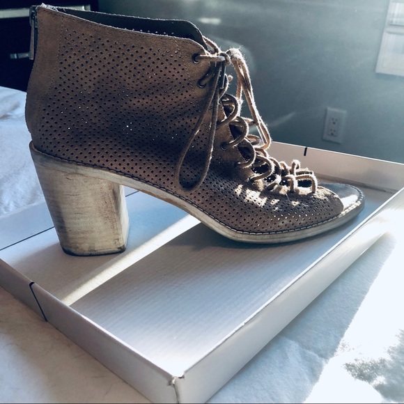 DOLCE VITA MORIE PERFORATED HEELED SIZE 10 - Picture 4 of 8